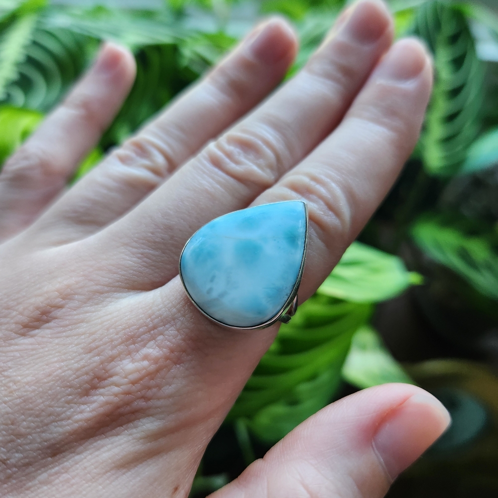 Elegant Silver and Blue Teardrop Ring